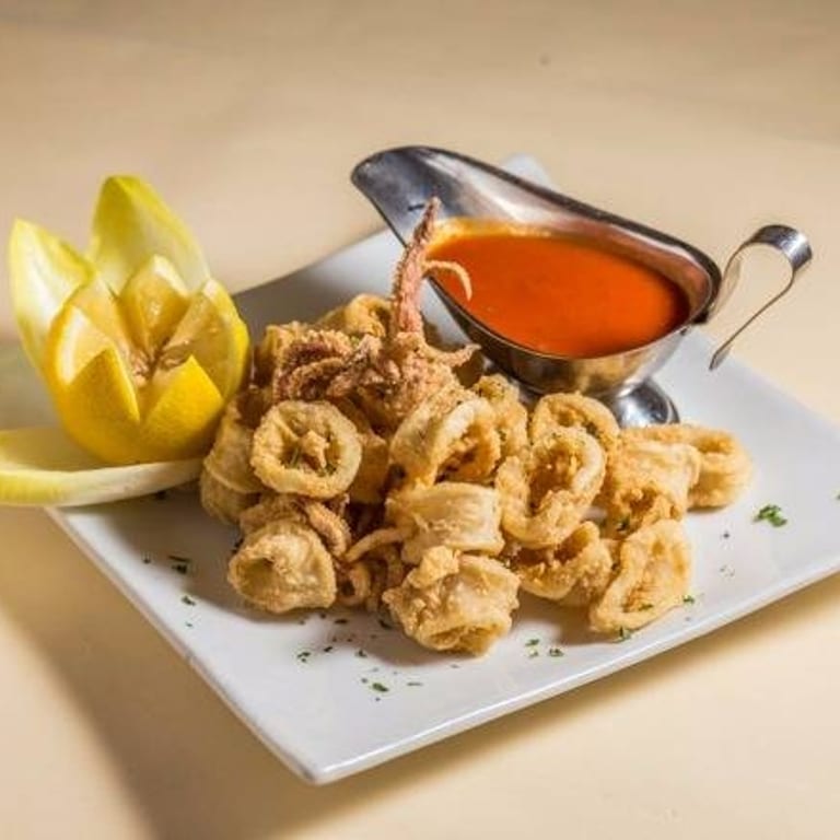 Crispy Calamari: A Seafood Delight